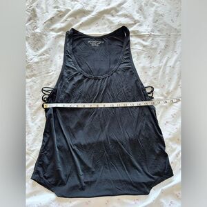 Beyond Yoga Tank Top with Criss Cross Sides Size xs